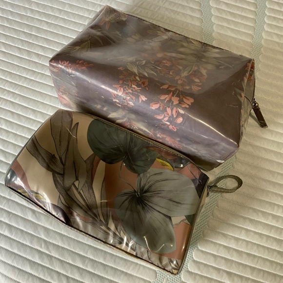 2 Oysho vanity pouches - Picture 3 of 3